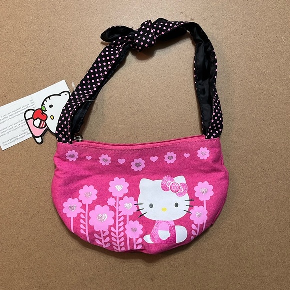 Hello Kitty Shoulder Bag - Picture 2 of 7